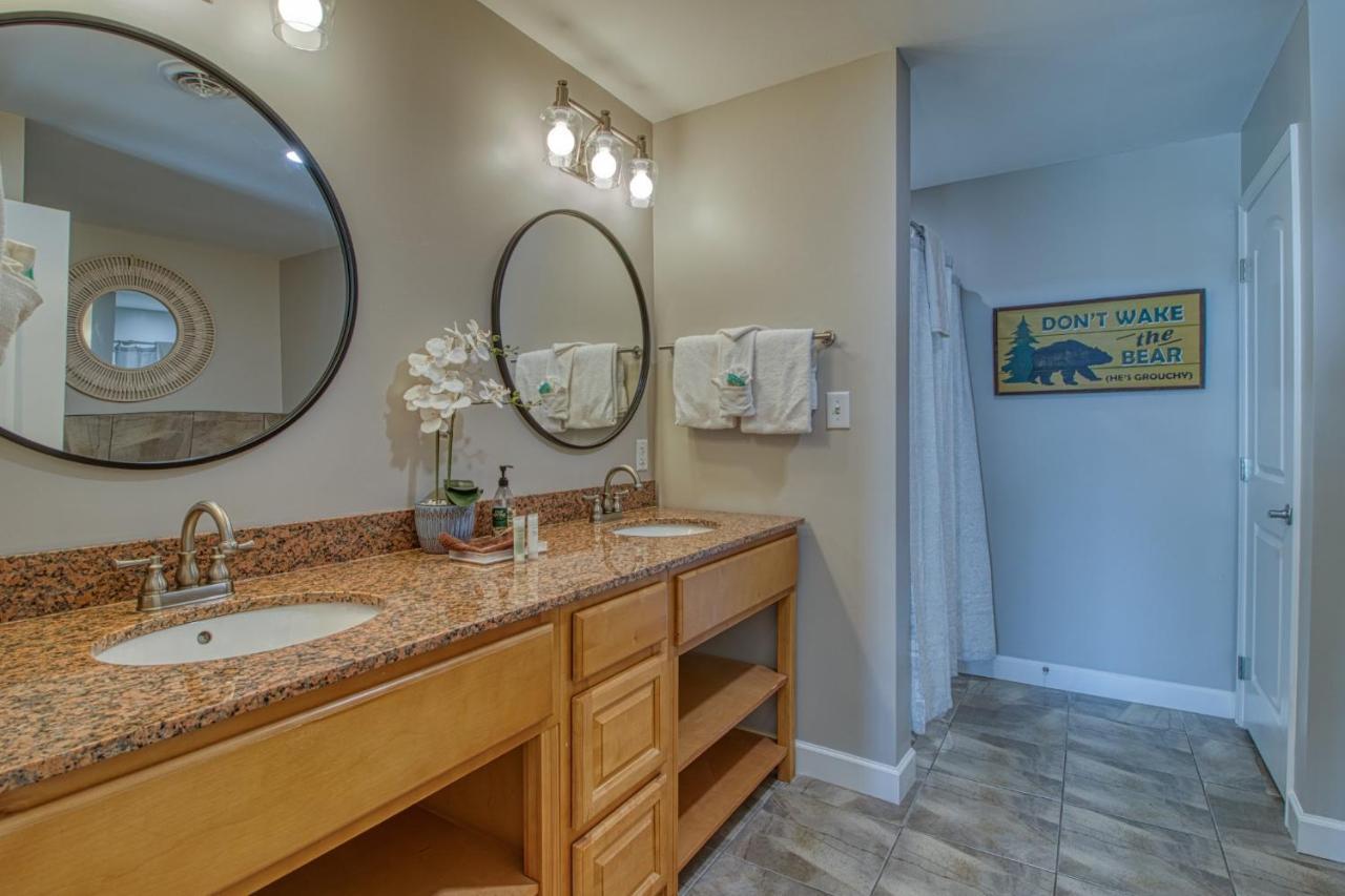 Fantastic Location! River And Mountain Views 2Br/2Ba Sleeps 6 Pigeon Forge Kültér fotó